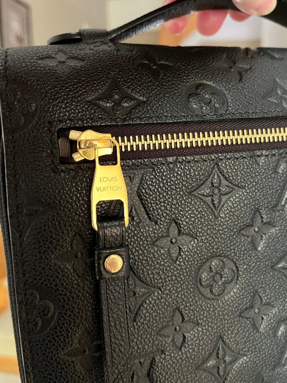 Louis Vuitton Pochette Métis in Monogram Empreinte Black Leather - Authentic - Picture 8 of 17